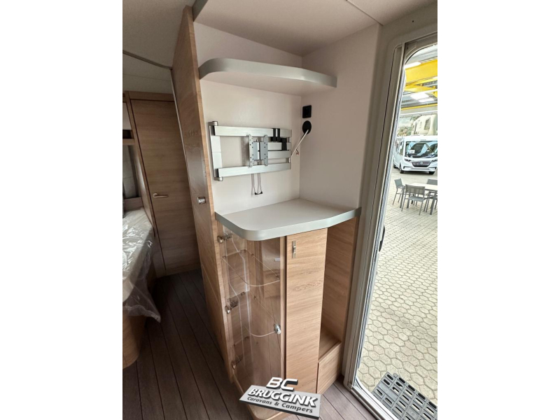 Knaus Sudwind 60 Years 500 FU Franz&ouml;sisches Bett Campovolo grau Foto: 3