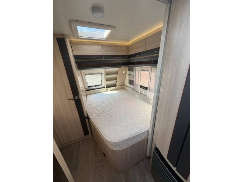 Hobby De Luxe Edition 460 UFE Incl. Luifel en Mover  foto: 15
