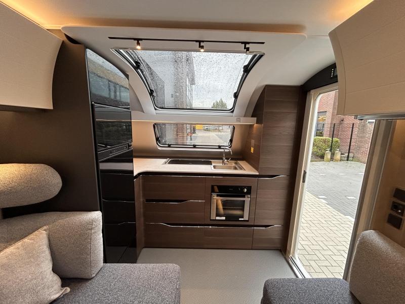 Adria Alpina 663 HT Queensbed - Model 2025  foto: 3