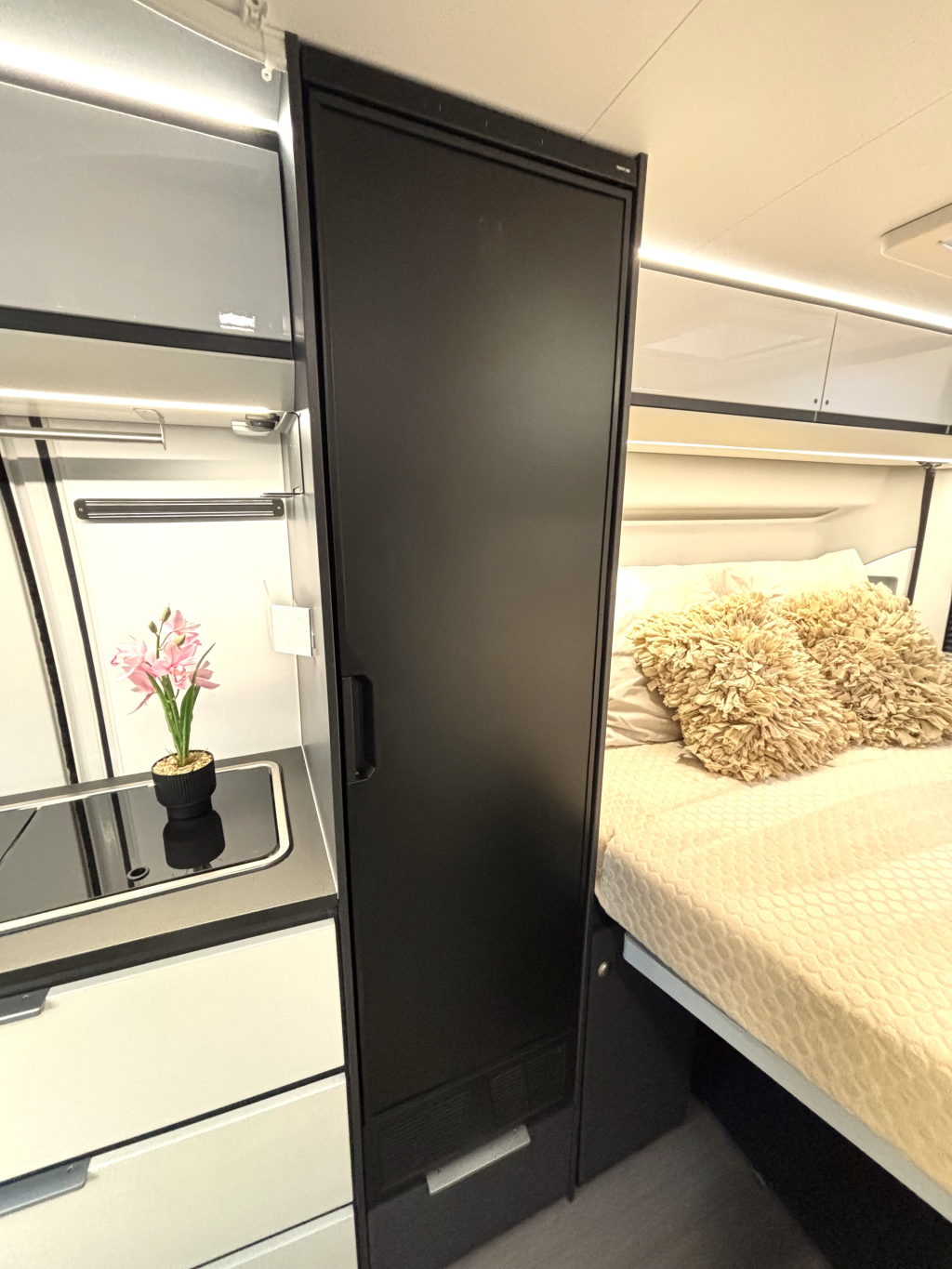 Adria Twin Supreme 600 SPB 9-TRAPS AUTOMAAT DWARSBED EURO6 foto: 7