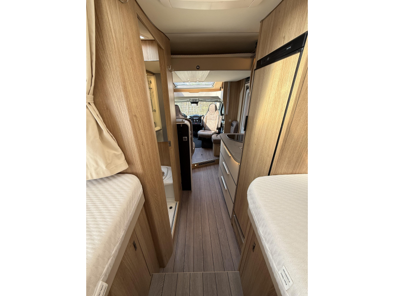 Knaus Sky Wave 650 MEG &iexcl;Amplia autocaravana! foto: 18