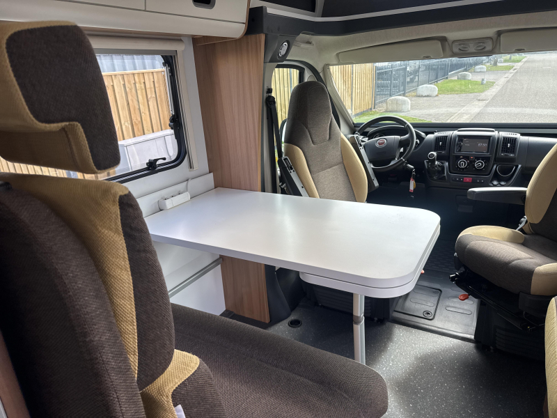 Sun Living S 70 SL Camas longitudinales cama abatible foto: 14