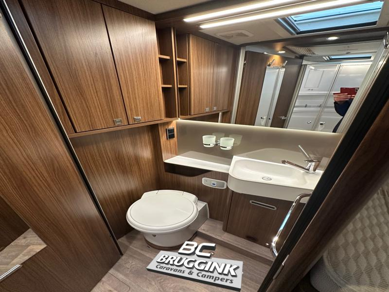 Hymer B-MC I 680 EINZELBETTEN + HUBBETT Foto: 11