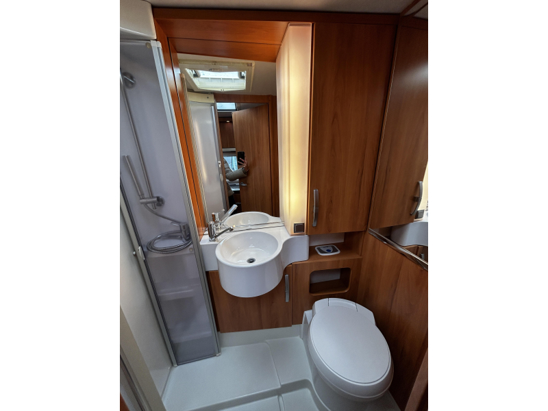 Hymer B614 CL Querbett/Hubbett/36.000km Foto: 14