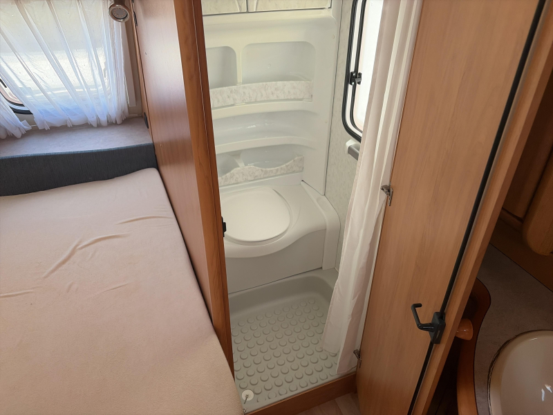 Hobby Excellent Easy 460 UFE Mover/Voortent/Fietsdr.  foto: 4