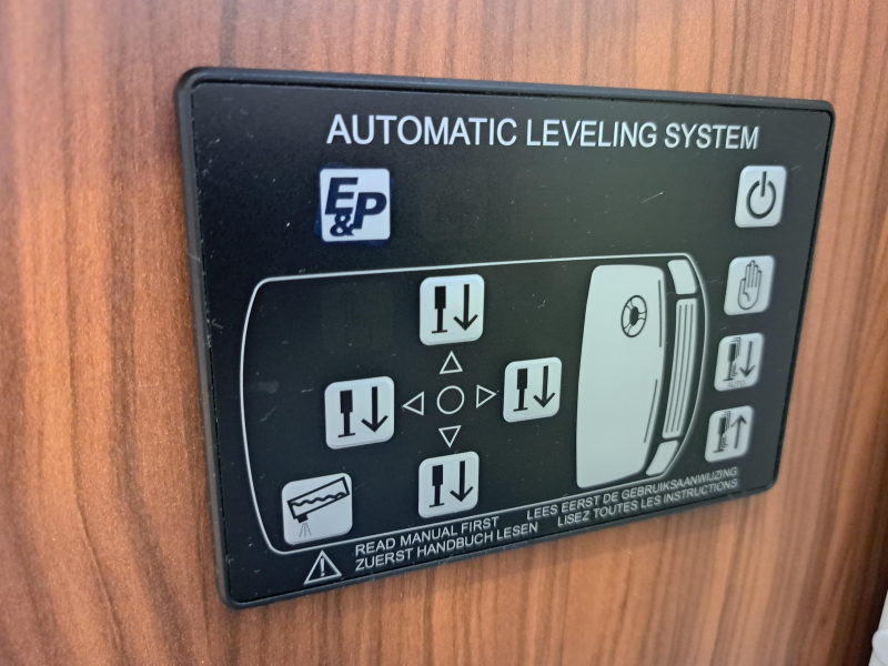 Adria Sonic Plus 700 SBC E & P Levelsysteem  foto: 19