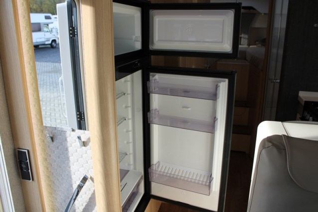 Volledig luchtgeveerde Hymer B ML I 780 9 G Tronic Automaat 170 pk Mercedes 417 CDI (53  foto: 42