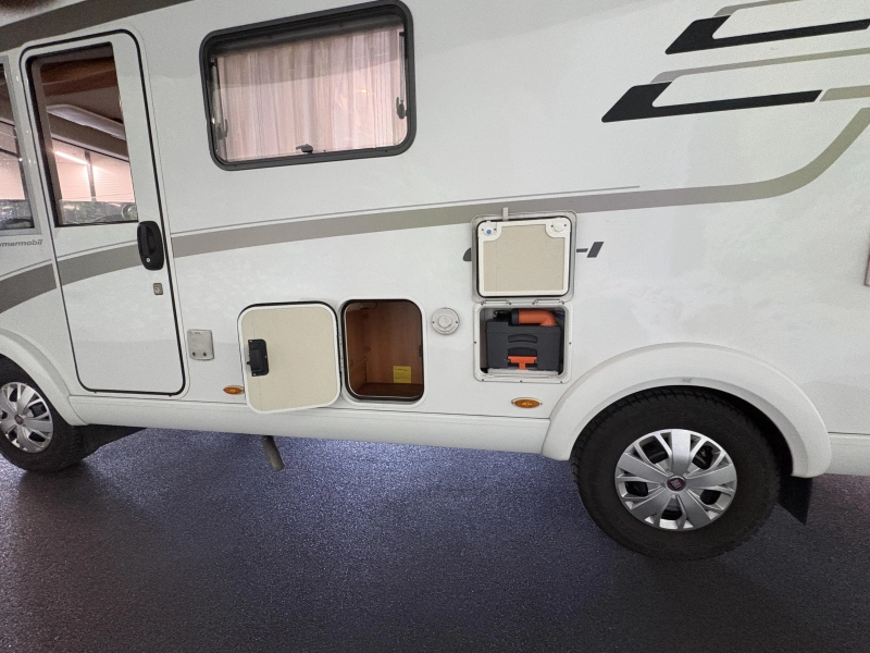 Hymer Exsis-I 474 zonnepaneel / bearlock  foto: 17