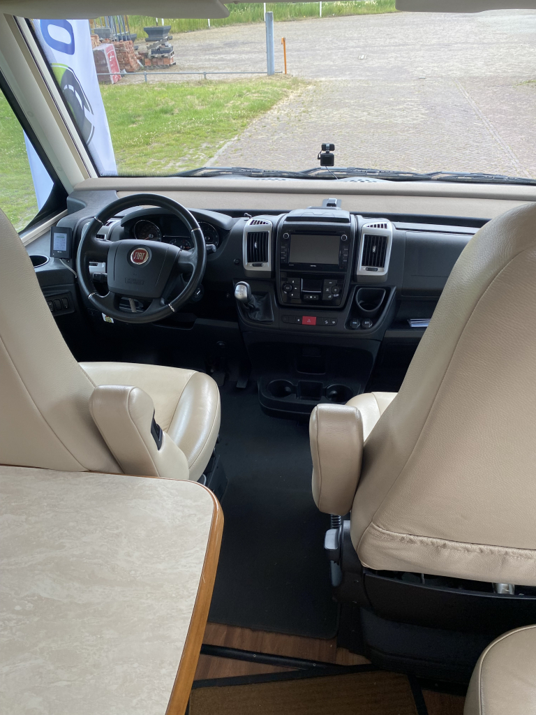 Hymer B 678 PL AUTOM&Aacute;TICO di&eacute;sel de 3 litros con 177 CV, camas longitudinales y cama abatible A&ntilde;o 2016. Centrum On the Road en Noorderringweg 4 en Marum. foto: 16