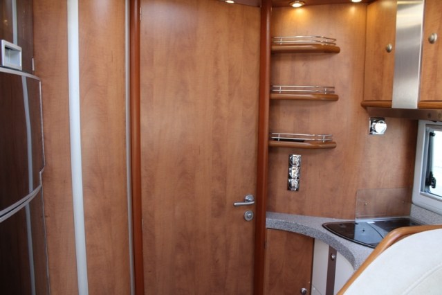 Carthago Chic C Line I 5.0 1e eigenaar Fiat 3.0 liter 160 pk 4250 kg chassis enkele bedden 5 zitplaatsen (122  foto: 43