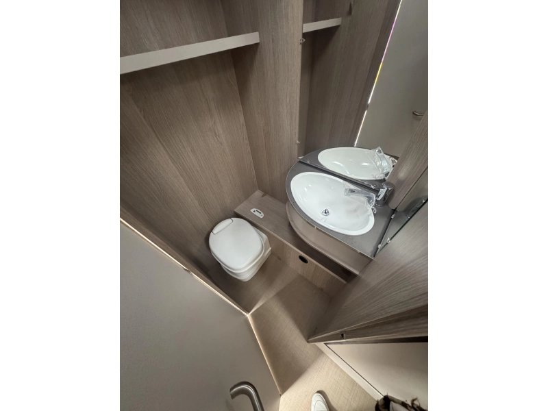 Bürstner Premio Life 490 TK Stapelbedden!  foto: 10