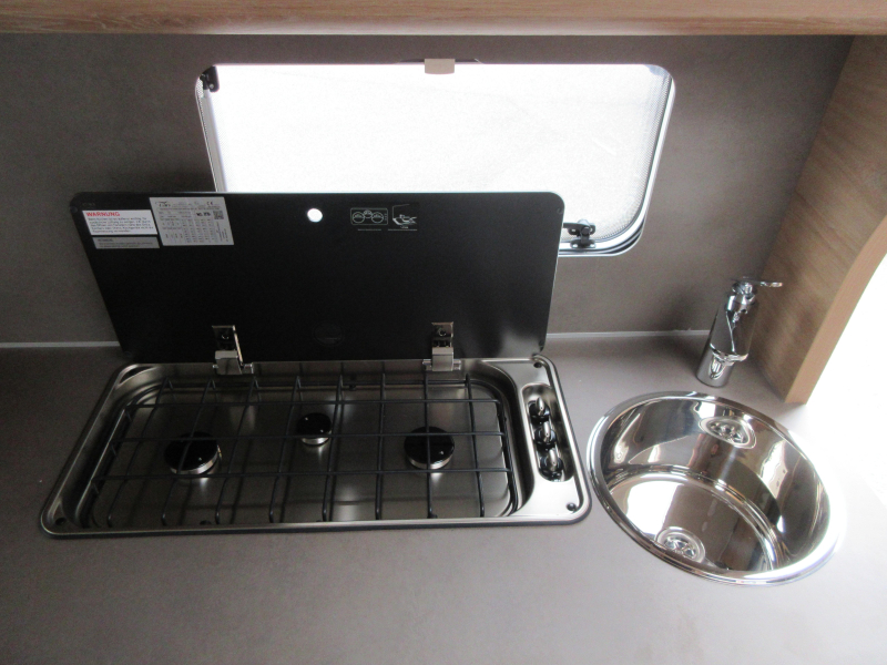Knaus Sudwind Black Selection 420 QD COMPACT EN GROTE KEUKEN ! Foto: 9