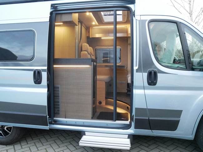 Pössl Trenta 540, 5.40 meter buscamper, Dwarsbed!! foto: 21