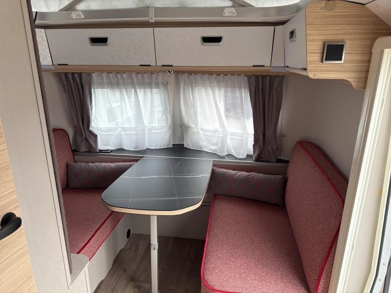 Eriba Touring 530 Tango Red 2025 Luifel  foto: 1