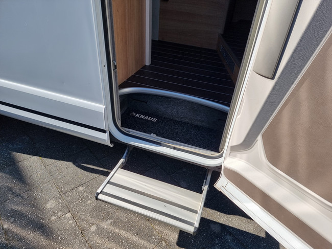 Knaus R11 Van TI 650 MEG Vansation | Automatic | Roof air conditioning | Single beds | Camera | Lane-assist | Very good condition! photo: 6