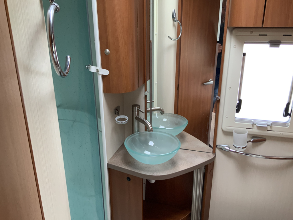 Chausson Allegro 96 – enkele bedden laag, wc en doucheruimte achter, zeer nette camper bj. 2009 Camper centrum On The Road  foto: 16