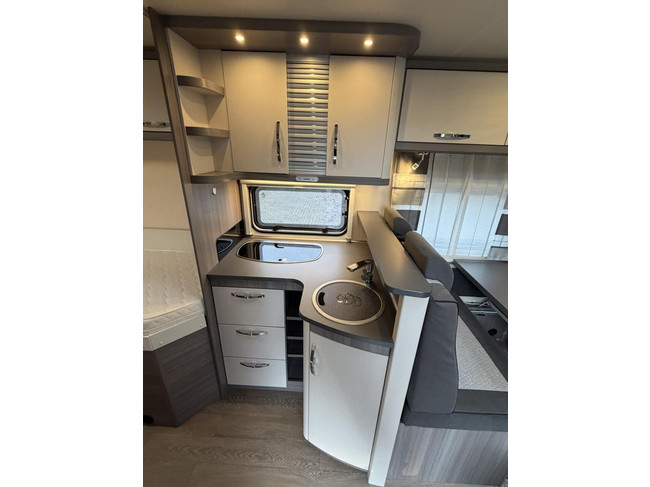 Hobby Optima Ontour T 70 E Single Beds Large Bathroom Awning photo: 13