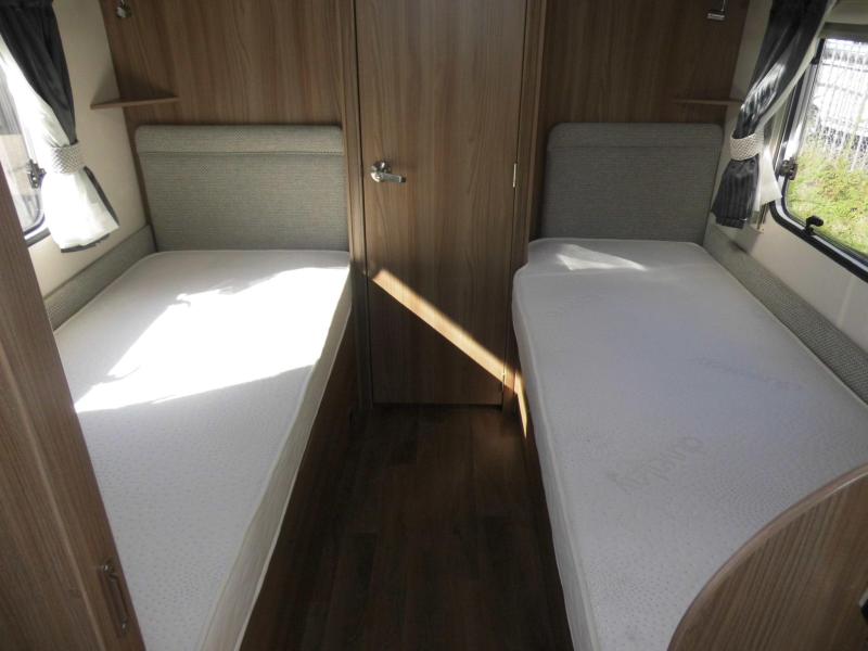 Sprite Cruzer 492 SR Mover en cassetteluifel!  foto: 4