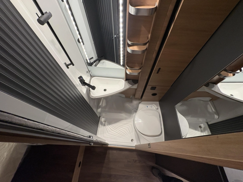 Knaus L!ve Ti 650 MEG Platinum / camas bajas foto: 14