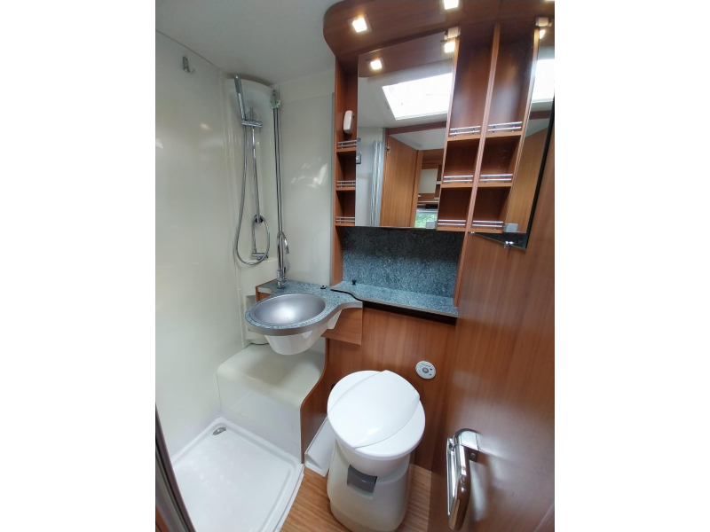 Knaus Sportliner 650 MG met solair en maxxfan  foto: 9