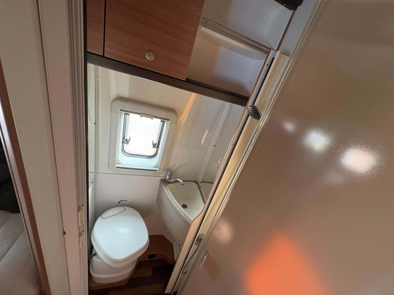 Knaus Boxstar Freeway 630 ME Nivelliersystem mit VB Luft Foto: 10
