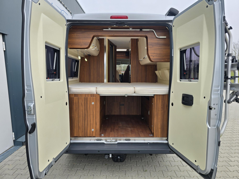 Karmann Davis 590 Fixed Bed Automatic 150hp photo: 19