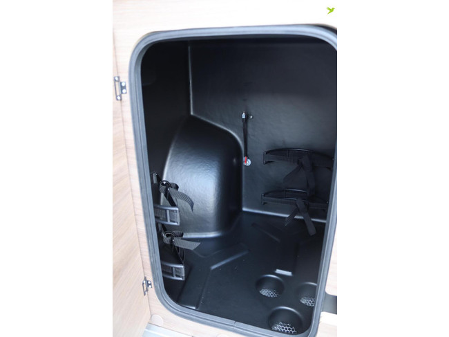 Carado CV600 Pro + 140pk Automaat | 5.99m | Dwarsbed | Luifel | Pro + pakket | foto: 22