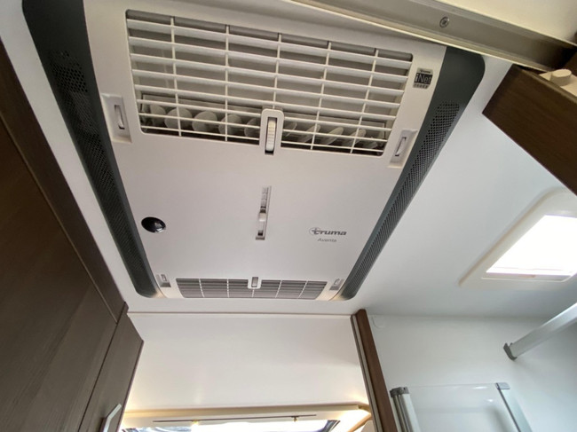 Adria Coral Supreme 670 DC QUEENSBED E&P LEVELSYSTEEM foto: 17