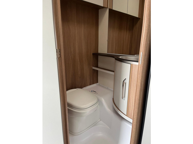 Bürstner Premio 490 TS | Queensbed | Voortent | Vol automatische Mover | Fietsenrek | Asschokbrekers foto: 13