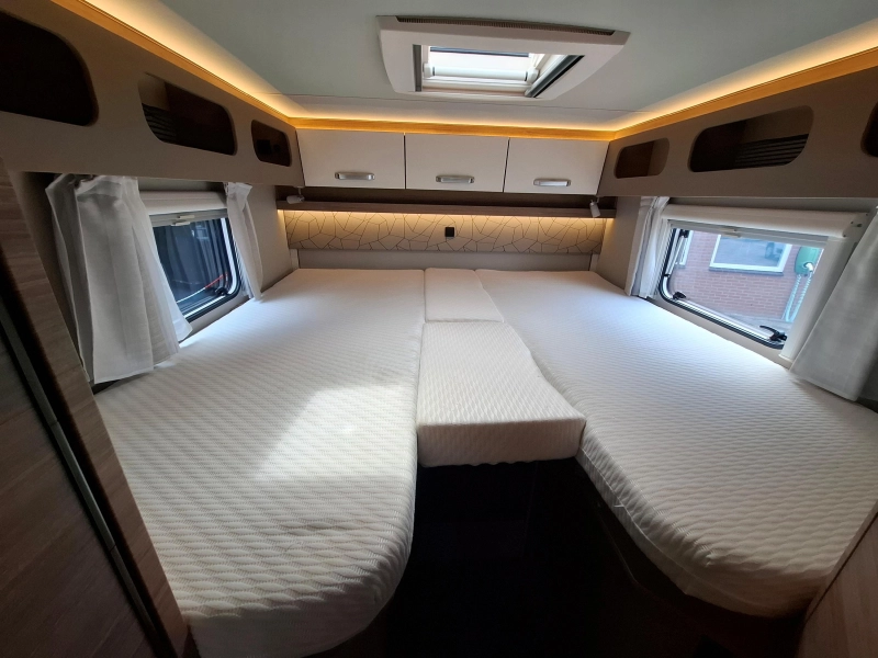 Weinsberg CaraCompact Pepper 600 MEG | Level system | Roof air conditioning photo: 12