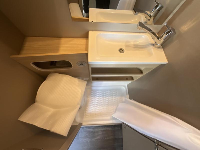 Weinsberg CaraCito 470 EU ENKELE BEDDEN-AIRCO  foto: 8