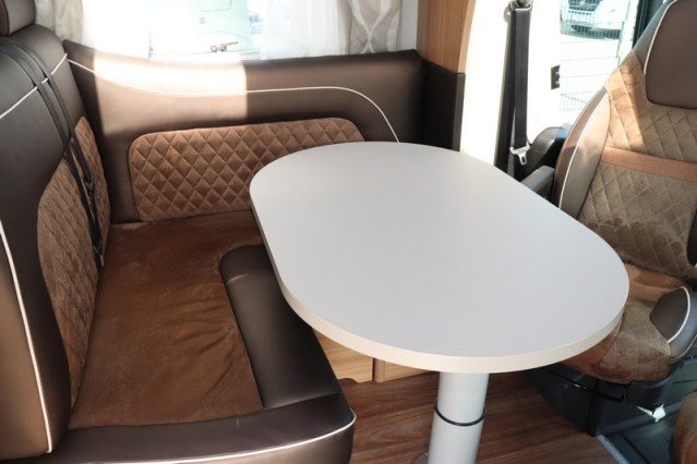 9 traps AUTOMAAT Knaus Platinum Edition Sun TI 650 vlakke vloer enkele bedden (80  foto: 34