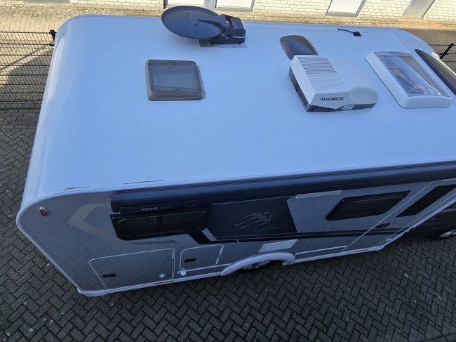 Knaus VAN TI PLUS 650 MEG PLATINUM SELECTION AUTOMATIK 180 PS NUR 16.866 KM !! KLIMAANLAGE LUFTFEDERUNG TV + SATELLIT L&Auml;NGSBETTEN DREHBARE ABNEHMBARE ANH&Auml;NGERKUPPLUNG Foto: 23