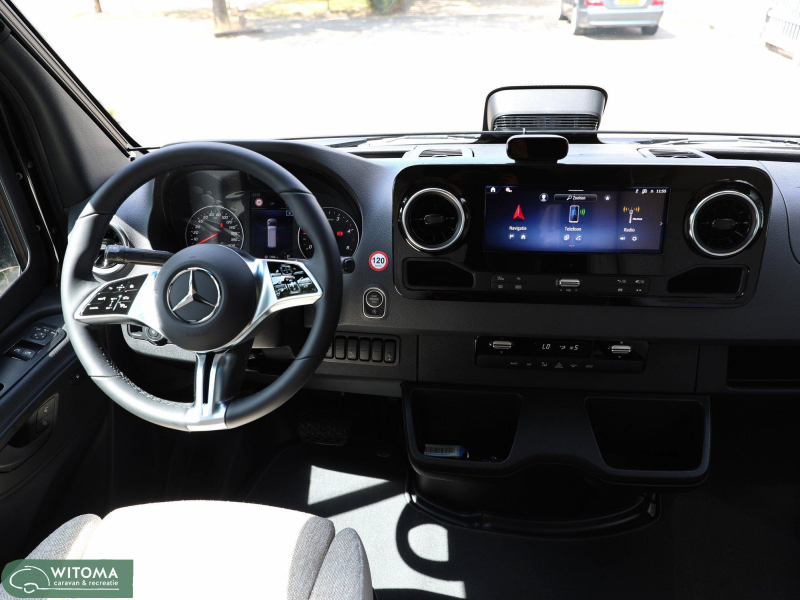 Hymer Grand Canyon S 600 4x4 Wie jarig = trakteert  foto: 13