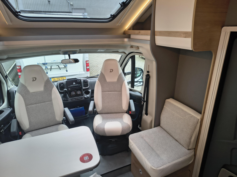 Dethleffs Just Camp T 6812 EB Active - automaat  foto: 2