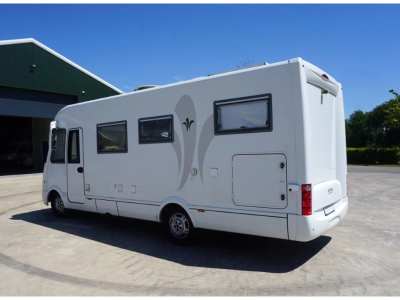 Niesmann+Bischoff Arto 69 L Sachs Automaat  foto: 2