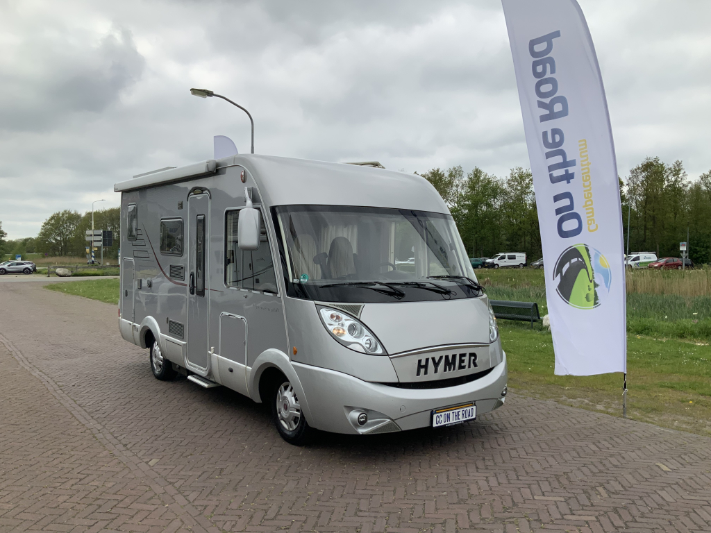 Hymer B 504 SL Integral, Equipado con cama individual trasera y cama abatible delantera, Aire acondicionado de motor, Chasis Alko, etc, A&ntilde;o 2009 Centro de autocaravanas en la carretera