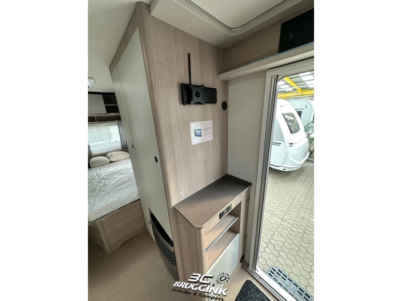 Bürstner Premio SkyLine 460 TS - FRANS BED 