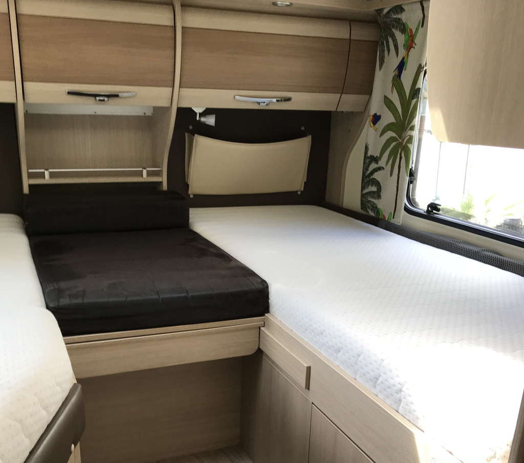 Bürstner Viseo i 690 # level systeem # Enkele bedden & Hefbed # foto: 17