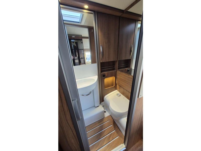 Hymer Exsis 578 Lengtebed + Hefbed Euro 6  foto: 9