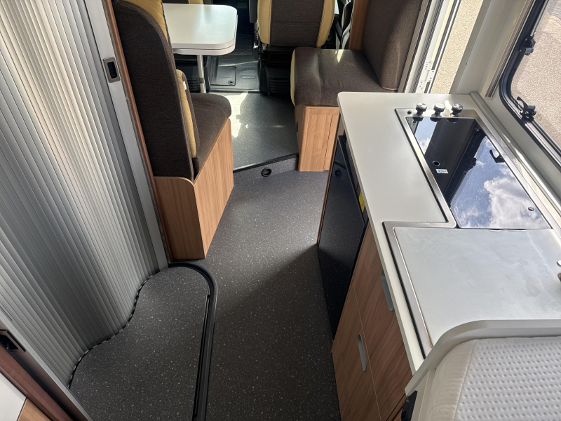 Sun Living S 70 SL Camas longitudinales cama abatible foto: 6