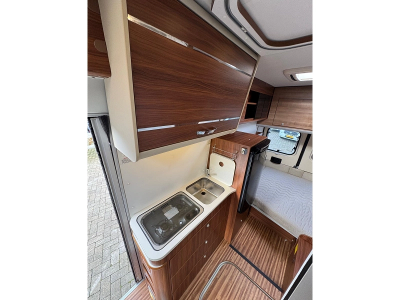 Adria Twin 640 SLX Vastbed top-Indeling  foto: 11