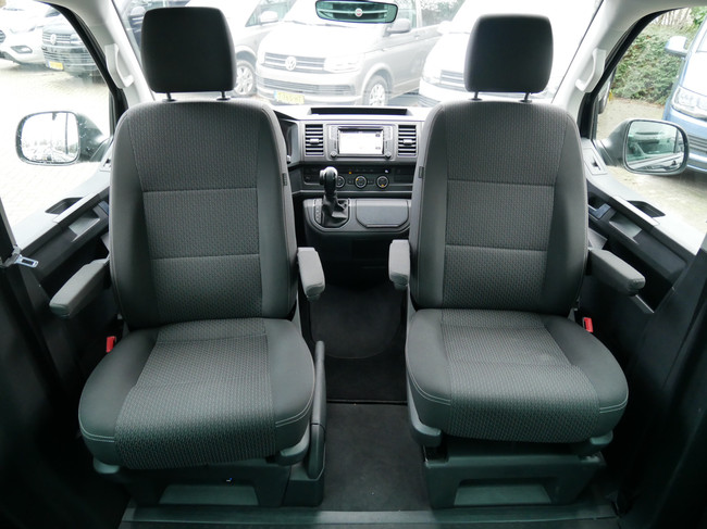 Volkswagen T6 Multivan, DSG Autom&aacute;tico, Techo elevable para dormir, &iexcl;&iexcl;6 plazas!! foto: 5
