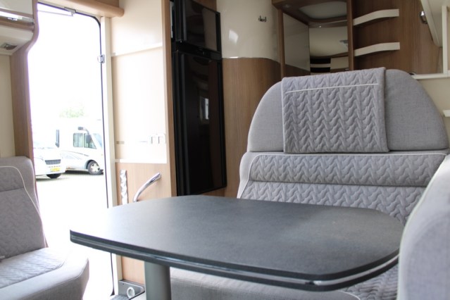 Robuuste AUTOMAAT 180 pk Malibu I 490 LE by Carthago hef-en enkele lengte bedden (124  foto: 28