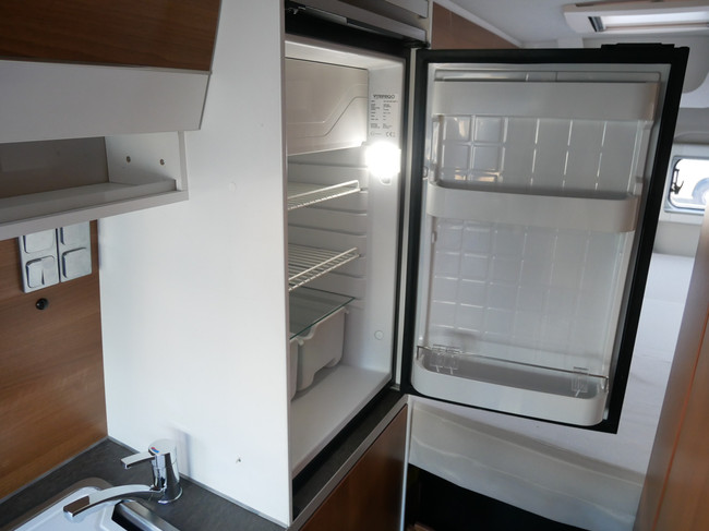 Knaus Van Tourer, Camas longitudinales, Techo elevable para dormir, Autom&aacute;tico de 9 velocidades. foto: 13