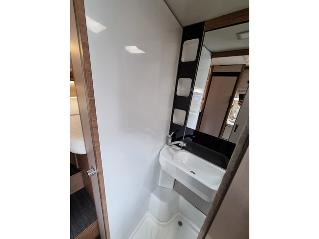 Knaus R11 Van TI 650 MEG Vansation | Automatic | Roof air conditioning | Single beds | Camera | Lane-assist | Very good condition! photo: 12