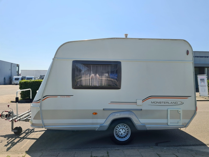 LMC Viola 330 Incl. Voortent! 2009/2011  foto: 3