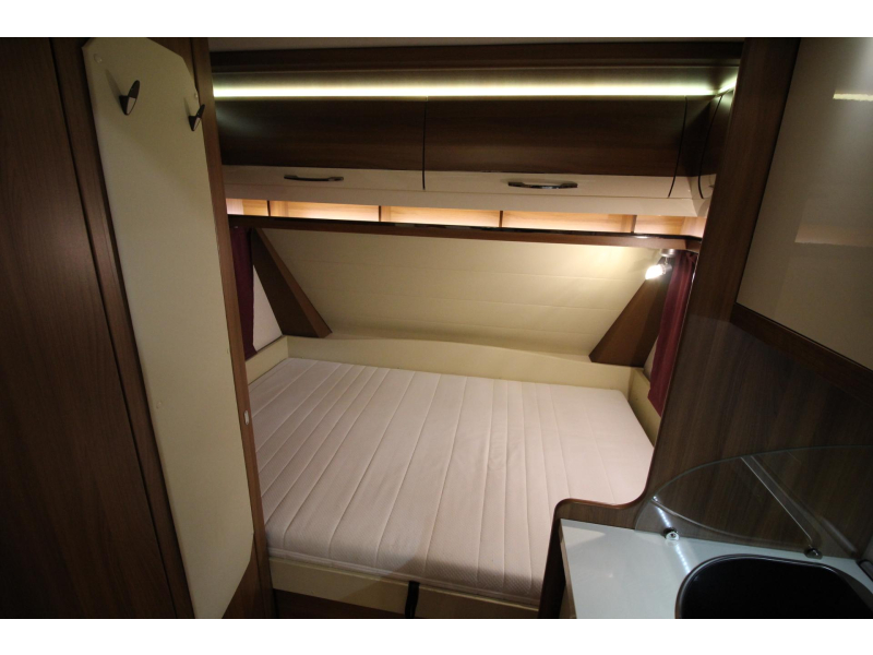 Hobby Excellent 455 UF Thule 6300 Airco Voortent  foto: 8