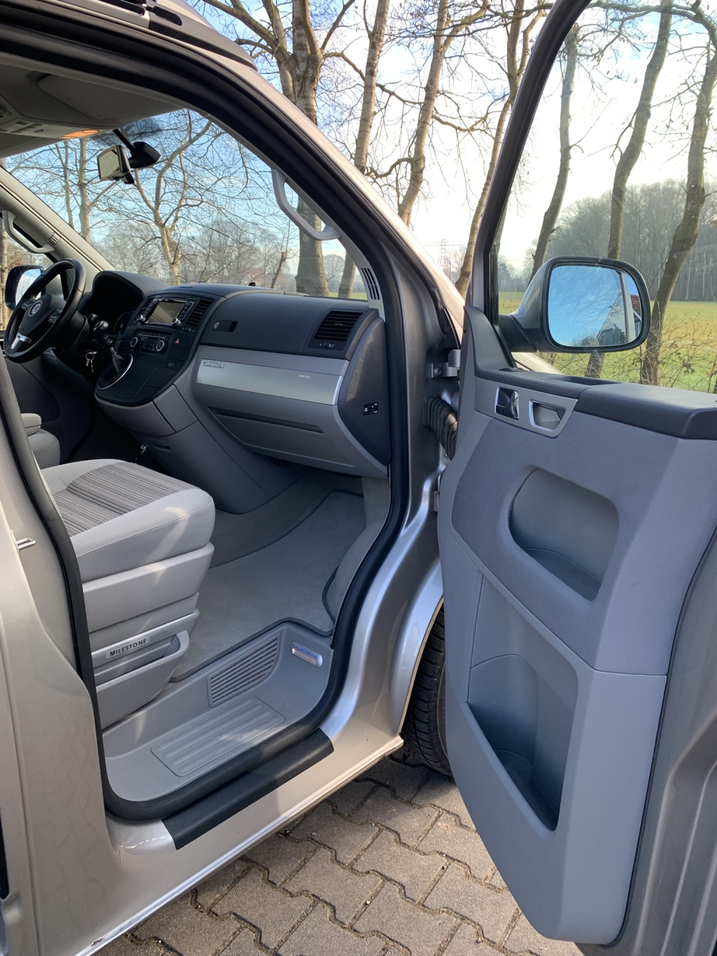 VOLKSWAGEN CALIFORNIA photo: 7