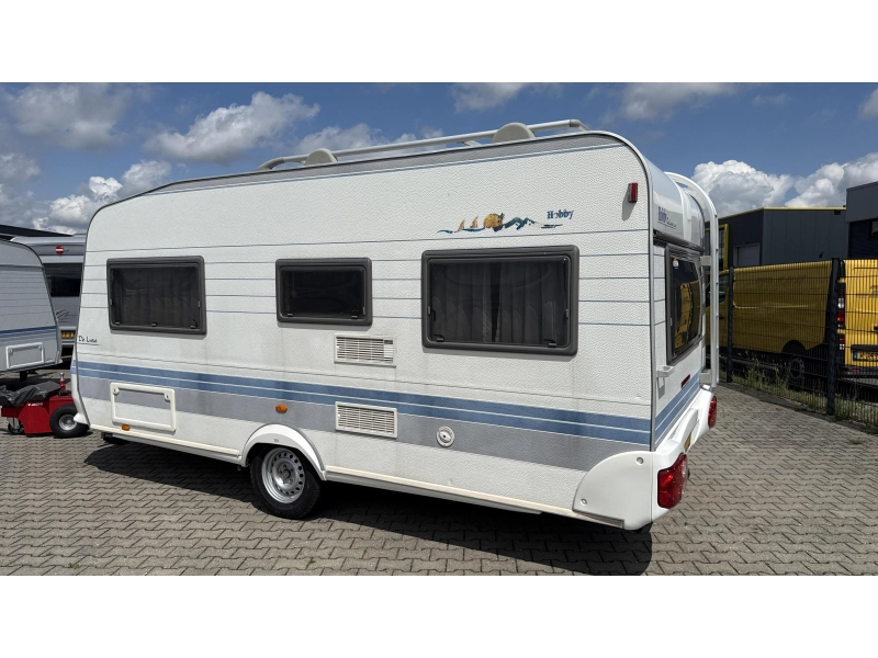 Hobby De luxe Easy 460 UFE cama francesa asiento redondo inodoro foto: 14